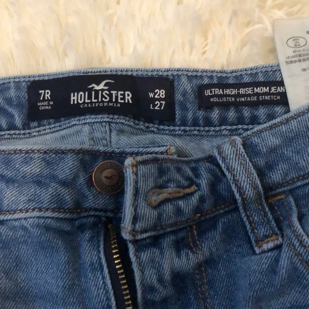 Hollister Mom Jeans - Picture 2 of 3